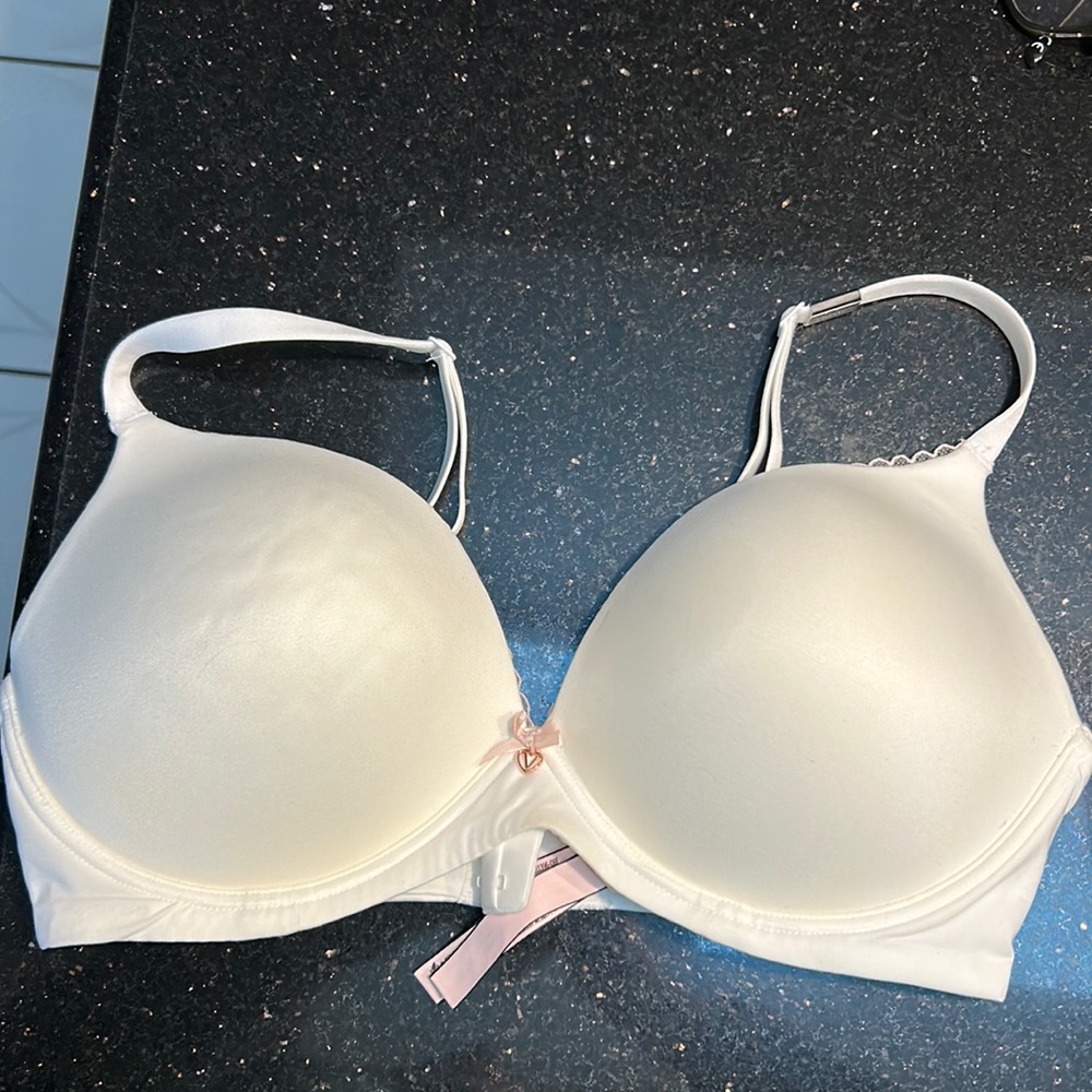 Victoria Secret body by victoria no under wire size 36D White